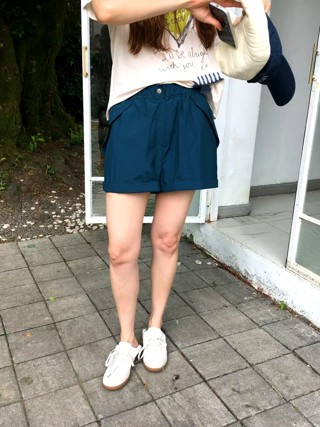 深蓝色