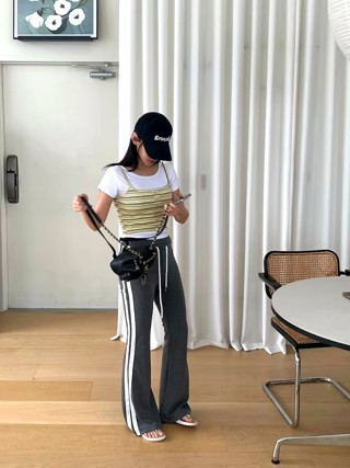 灰色