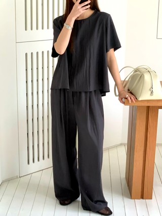 黑色