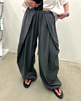 灰色
