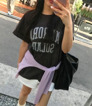 黑色