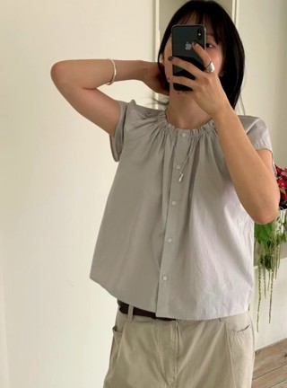灰色