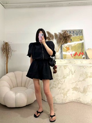 黑色