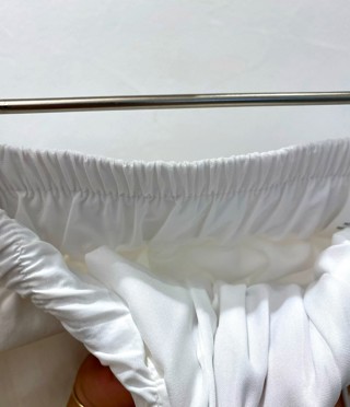 白色