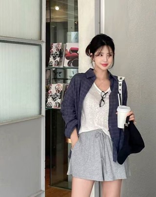 灰色