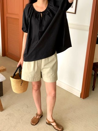 黑色