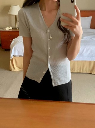 灰色