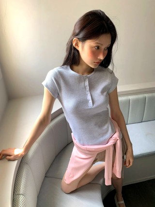 灰色