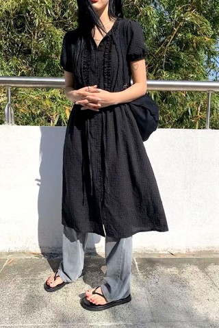 黑色