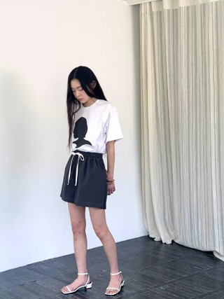 灰色