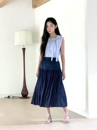 深蓝色