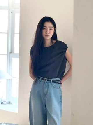 黑色