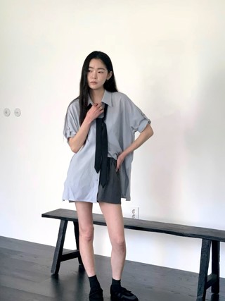 灰色