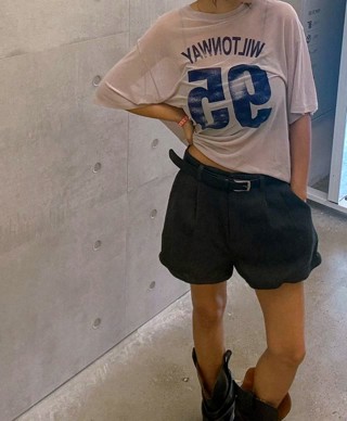 黑色