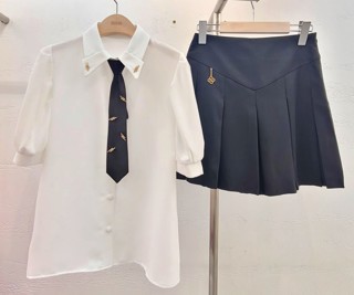 黑色