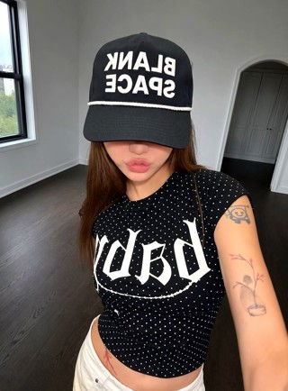 黑色
