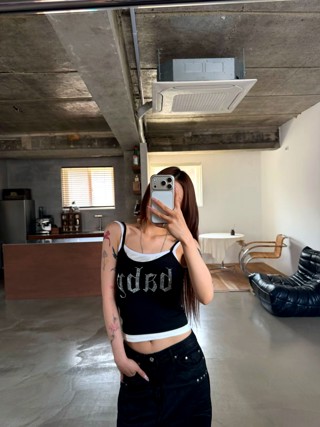 黑色