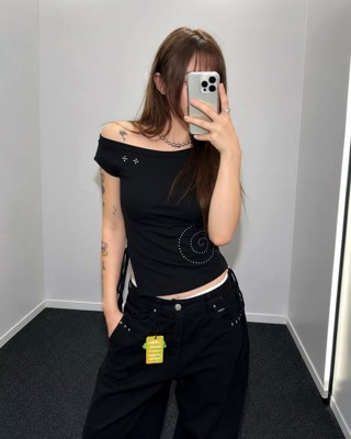 黑色