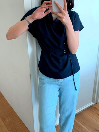 深蓝色