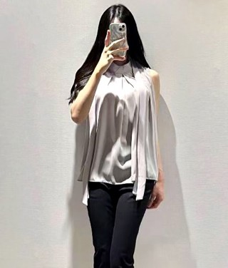 灰色
