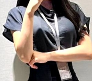 黑色