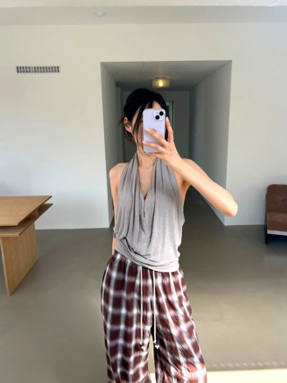 灰色