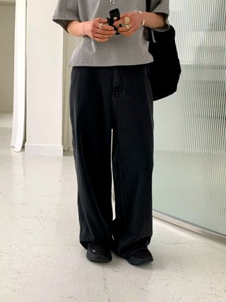 黑色