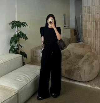 黑色