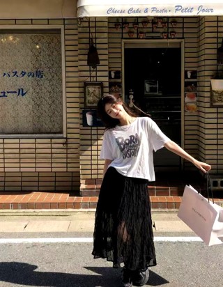 黑色