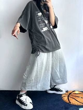 灰色
