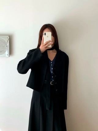 黑色