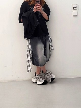 灰色