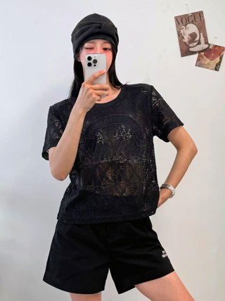 黑色