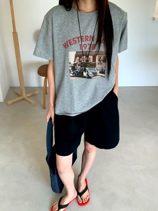 灰色