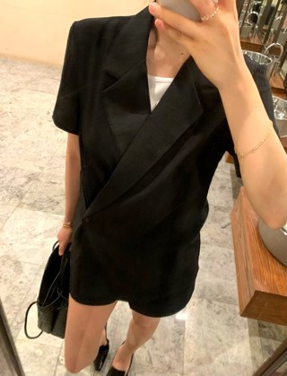 黑色