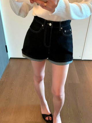 黑色