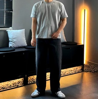 灰色