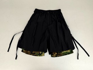黑色