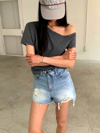 灰色