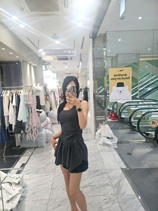 黑色