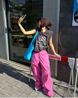 黑色