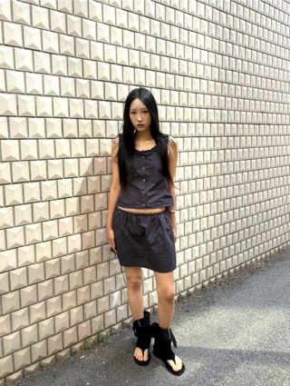 黑色