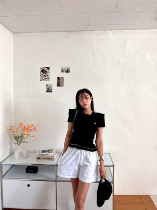 黑色
