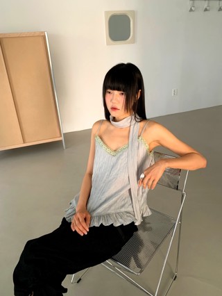 灰色
