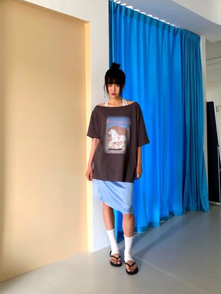 灰色