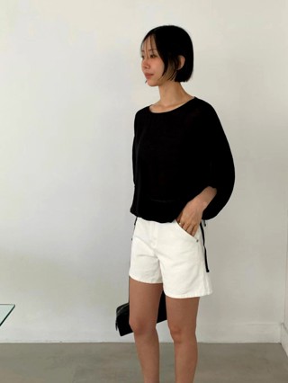 黑色