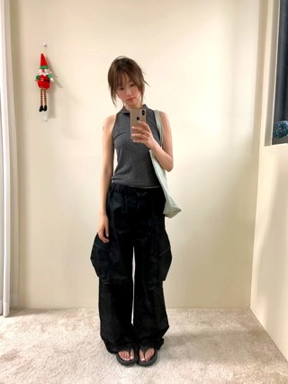 黑色