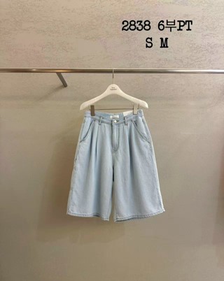 蓝色