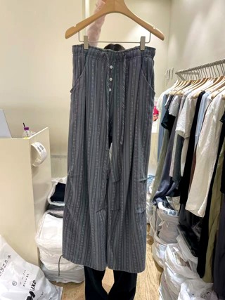 灰色