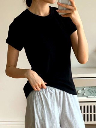 黑色